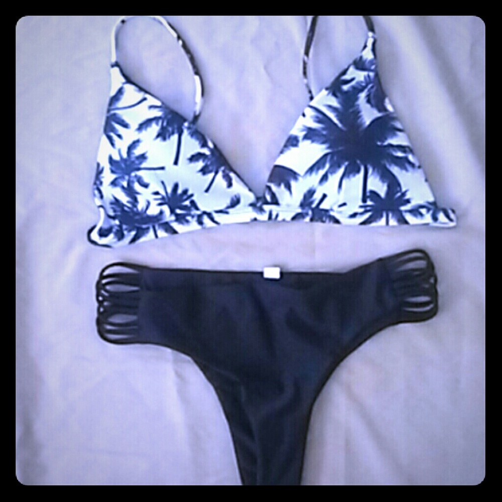 Swimsuit size large. Never been worn
